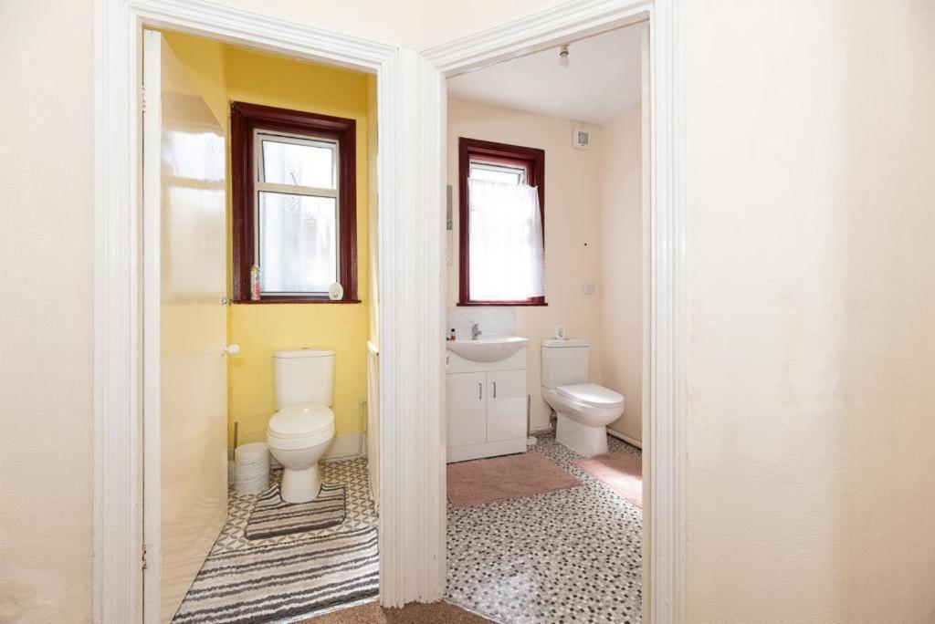 Barking Road Comfy House Apartment Londra Exterior foto