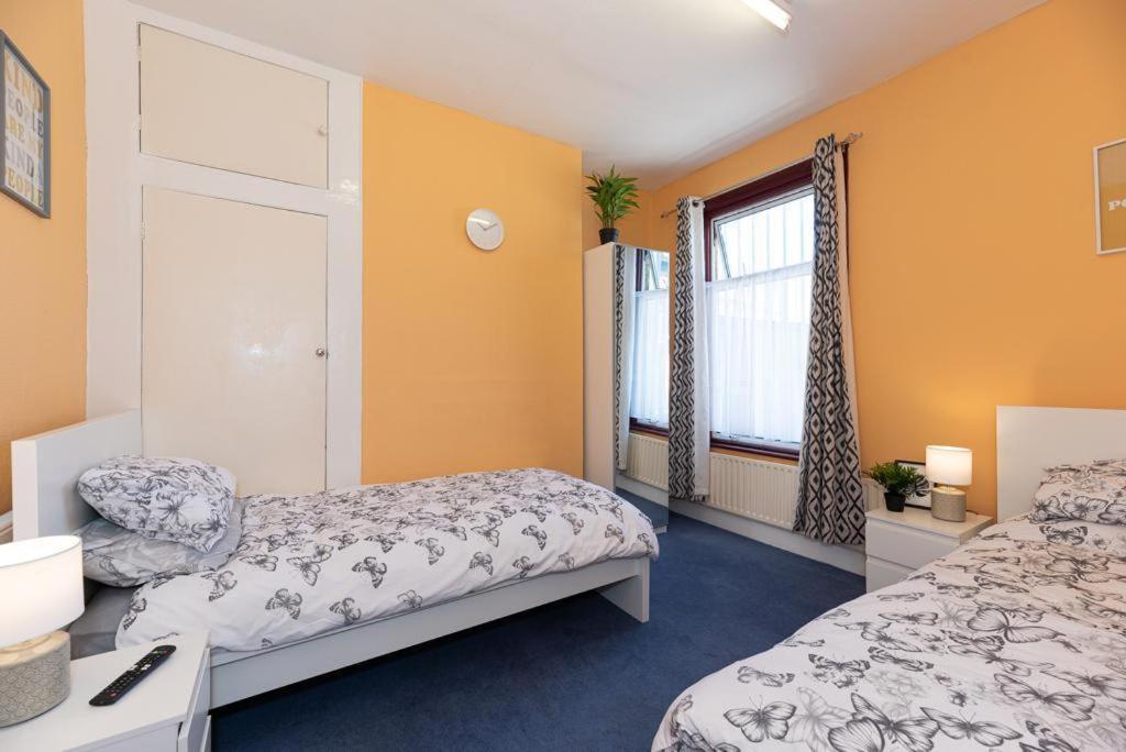Barking Road Comfy House Apartment Londra Exterior foto