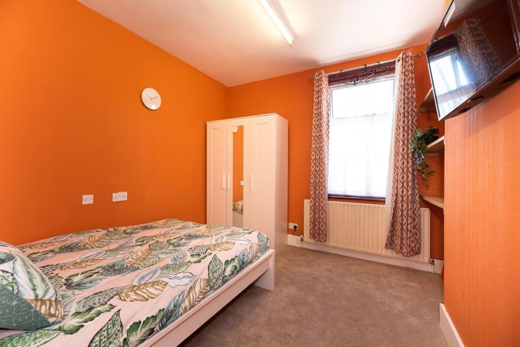 Barking Road Comfy House Apartment Londra Exterior foto