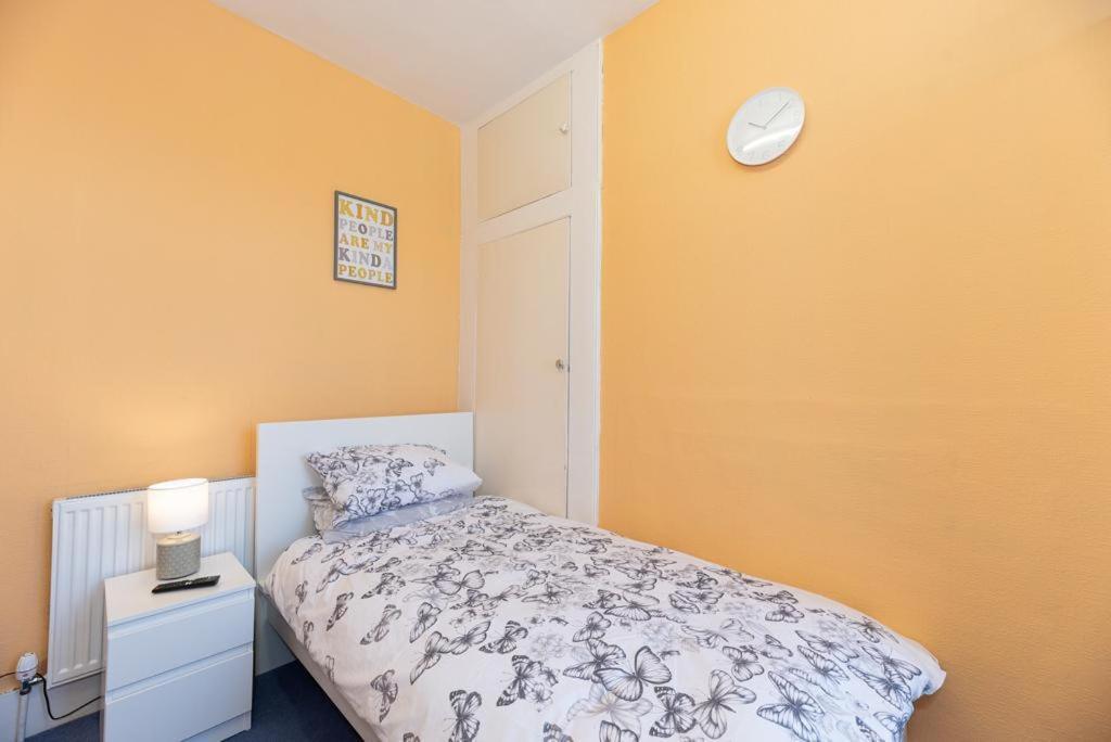 Barking Road Comfy House Apartment Londra Exterior foto