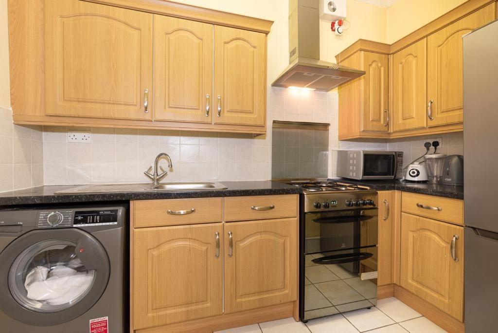Barking Road Comfy House Apartment Londra Exterior foto