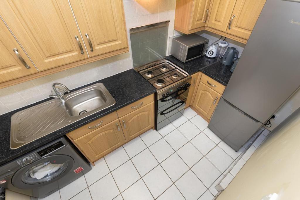 Barking Road Comfy House Apartment Londra Exterior foto